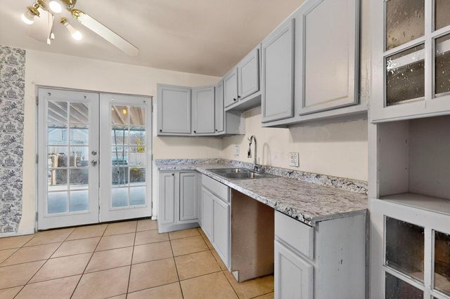 424 Grove Street NE, Albuquerque, NM 87108