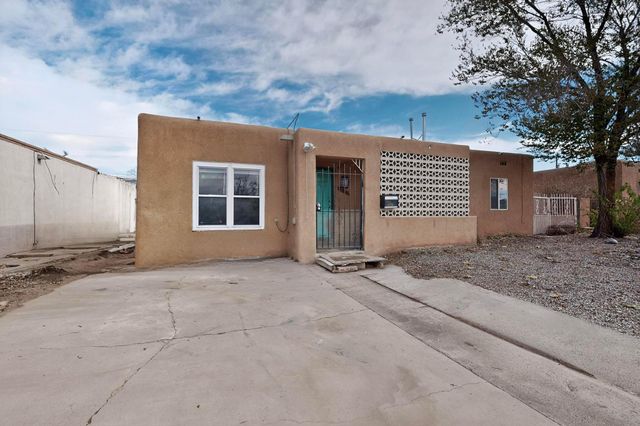 424 Grove Street NE, Albuquerque, NM 87108