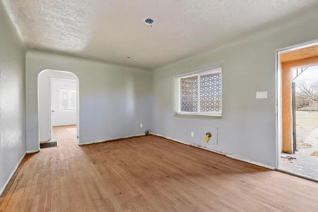 424 Grove Street NE, Albuquerque, NM 87108