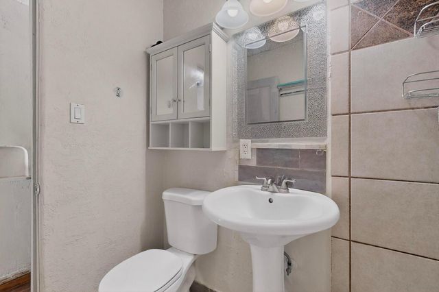 424 Grove Street NE, Albuquerque, NM 87108