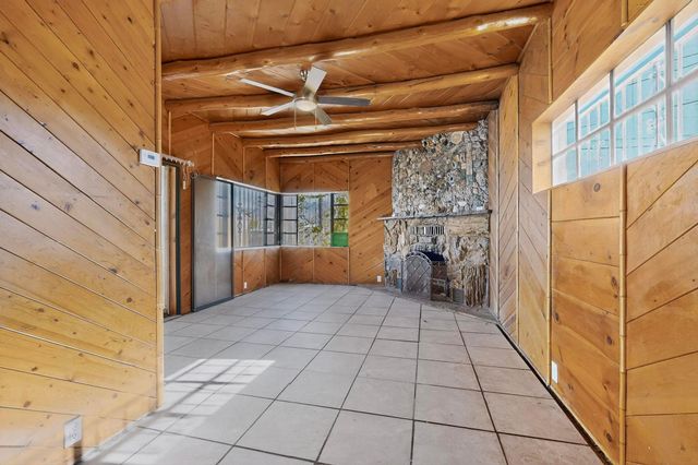 424 Grove Street NE, Albuquerque, NM 87108