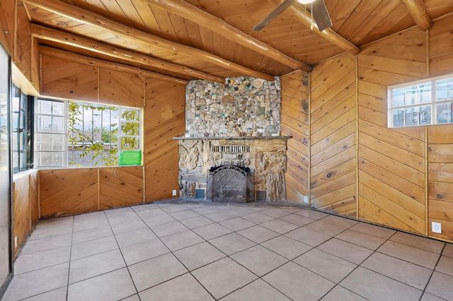 424 Grove Street NE, Albuquerque, NM 87108