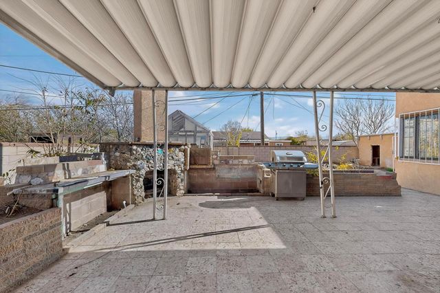 424 Grove Street NE, Albuquerque, NM 87108