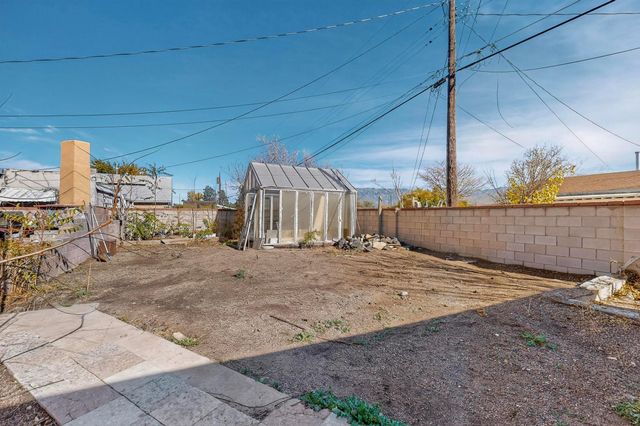 424 Grove Street NE, Albuquerque, NM 87108