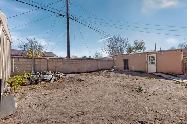 424 Grove Street NE, Albuquerque, NM 87108