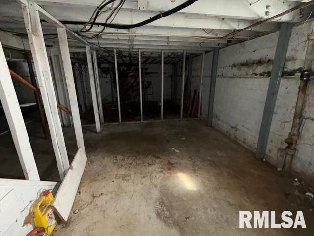 2216 S 13TH Street, Springfield, IL 62703