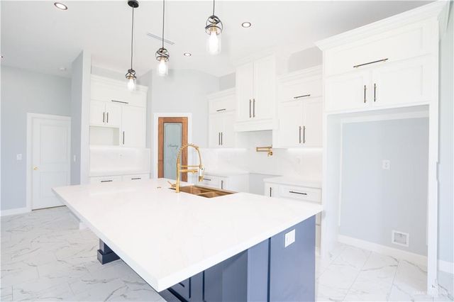 2305 N Venice Avenue, Edinburg, TX 78542