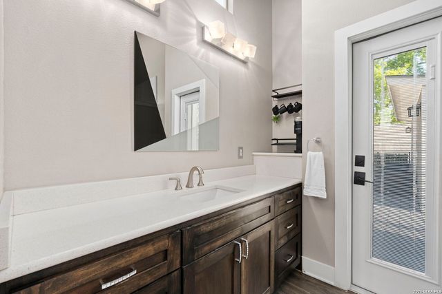 327 Jackson, San Antonio, TX 78212