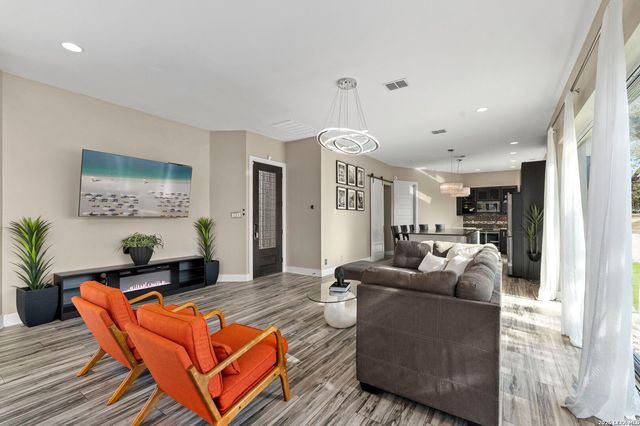 327 Jackson, San Antonio, TX 78212