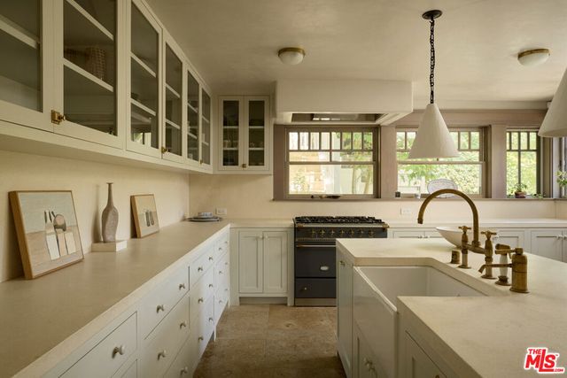 239 W Channel Road, Santa Monica, CA 90402