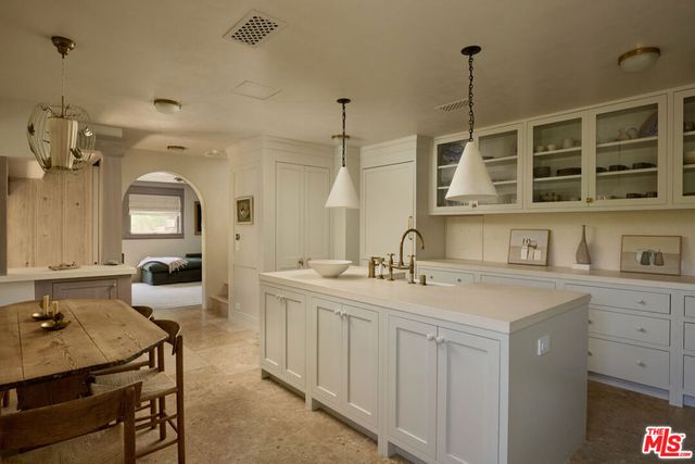 239 W Channel Road, Santa Monica, CA 90402