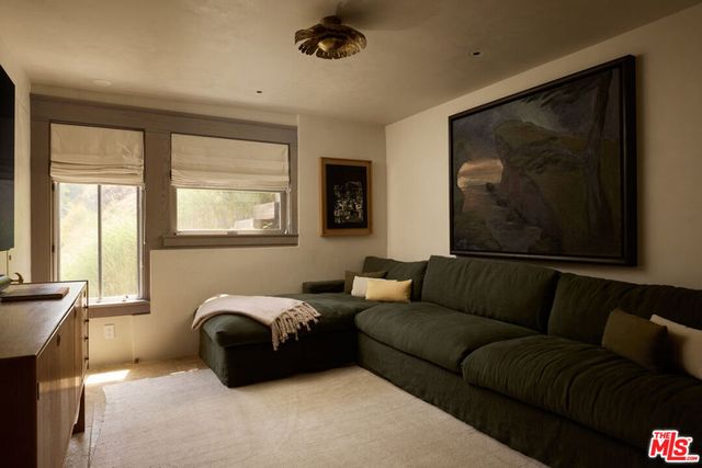 239 W Channel Road, Santa Monica, CA 90402