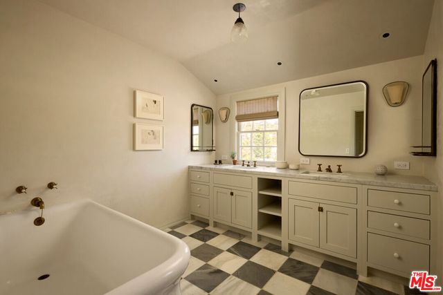239 W Channel Road, Santa Monica, CA 90402