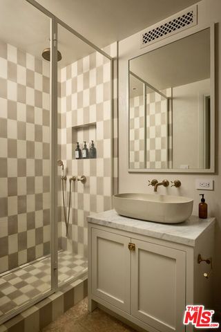 239 W Channel Road, Santa Monica, CA 90402