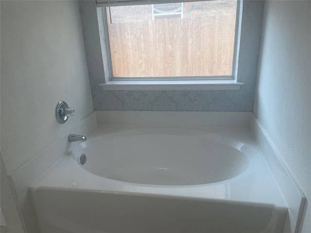 1825 Kingsbrook Trail, Fort Worth, TX 76120