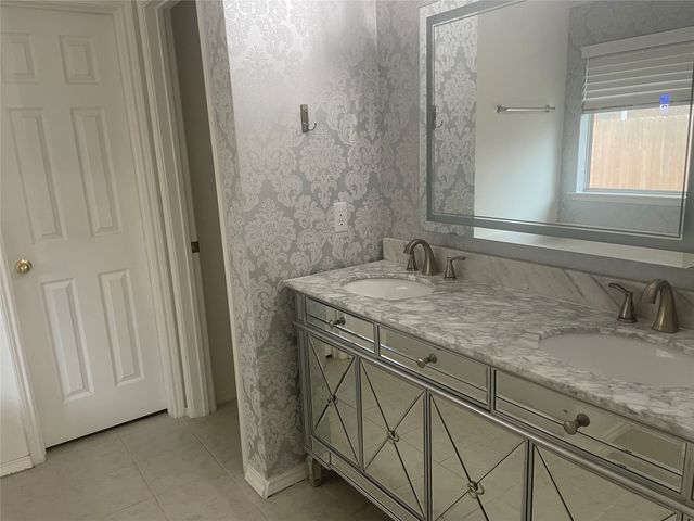 1825 Kingsbrook Trail, Fort Worth, TX 76120