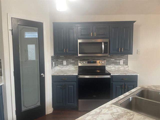 1825 Kingsbrook Trail, Fort Worth, TX 76120