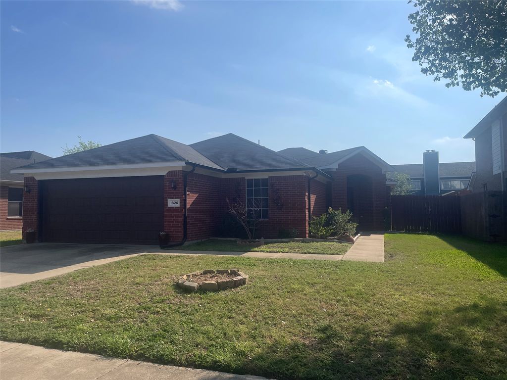 1825 Kingsbrook Trail, Fort Worth, TX 76120