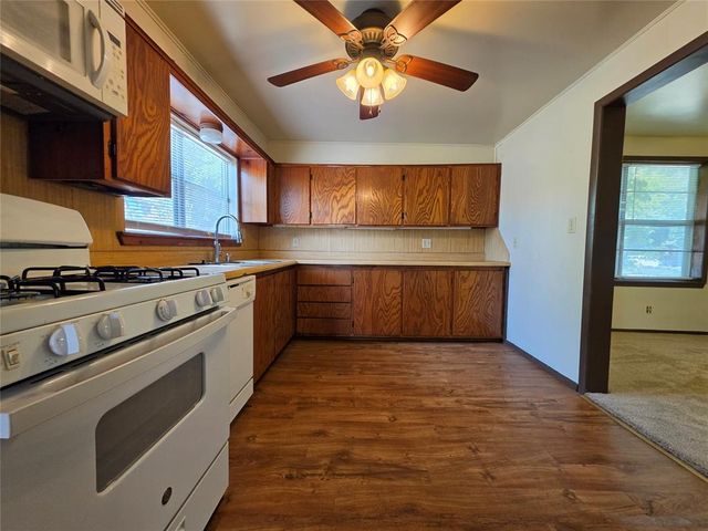 904 E 7th Street, Shawnee, OK 74801