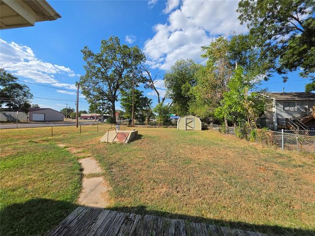 904 E 7th Street, Shawnee, OK 74801
