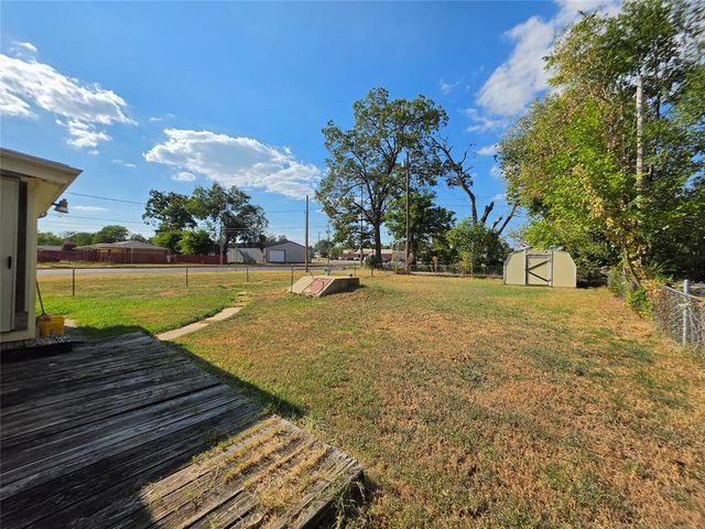 904 E 7th Street, Shawnee, OK 74801