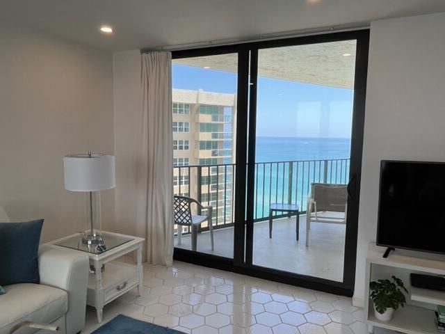 5420 N Ocean Drive 1705, Singer Island, FL 33404