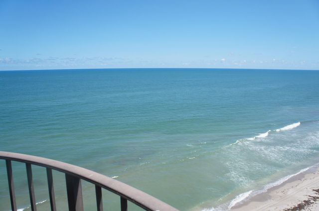 5420 N Ocean Drive 1705, Singer Island, FL 33404