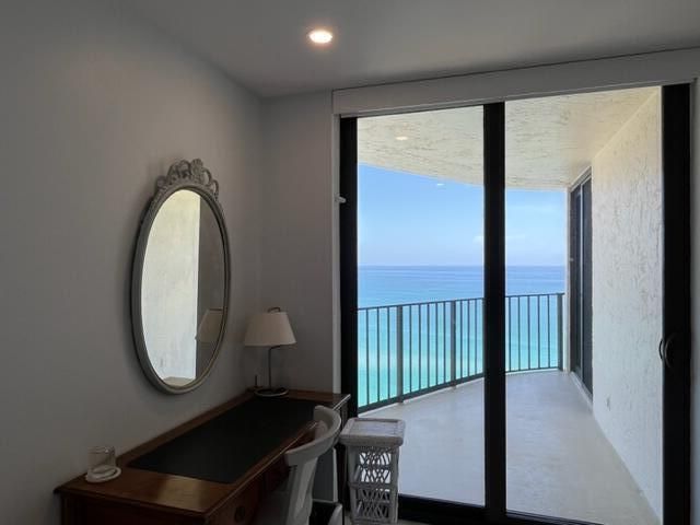 5420 N Ocean Drive 1705, Singer Island, FL 33404
