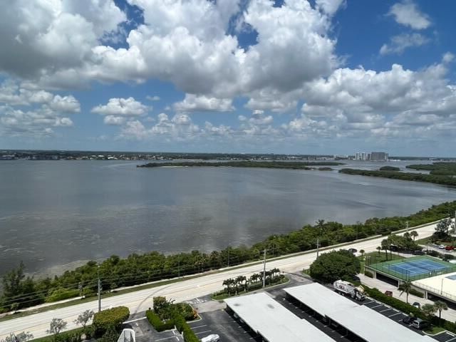 5420 N Ocean Drive 1705, Singer Island, FL 33404