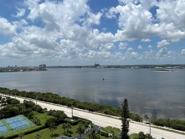 5420 N Ocean Drive 1705, Singer Island, FL 33404