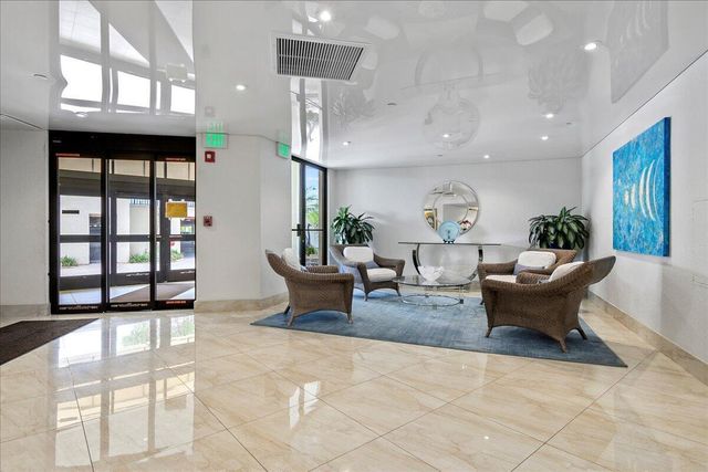 5420 N Ocean Drive 1705, Singer Island, FL 33404