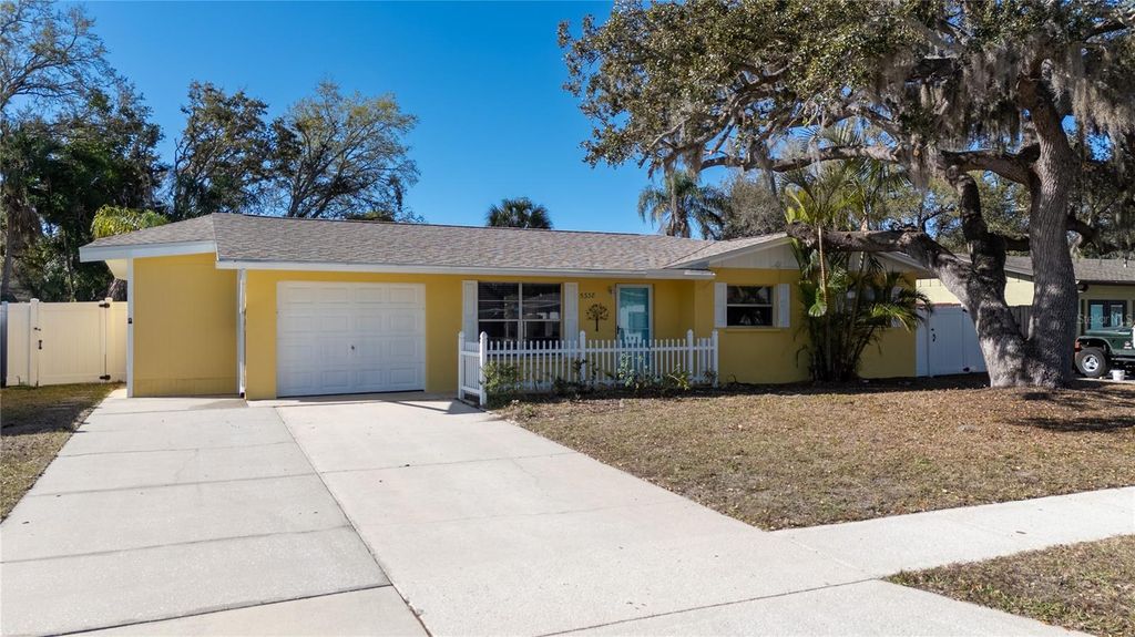 Image 1 of property listing at 5338 COLEWOOD PL, Sarasota, FL 34232