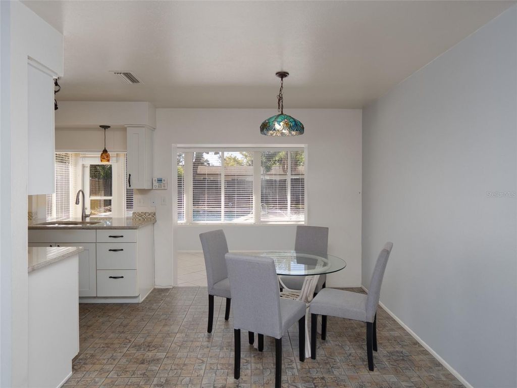 Image 11 of property listing at 5338 COLEWOOD PL, Sarasota, FL 34232