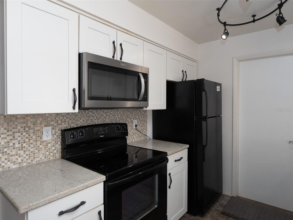 Image 14 of property listing at 5338 COLEWOOD PL, Sarasota, FL 34232