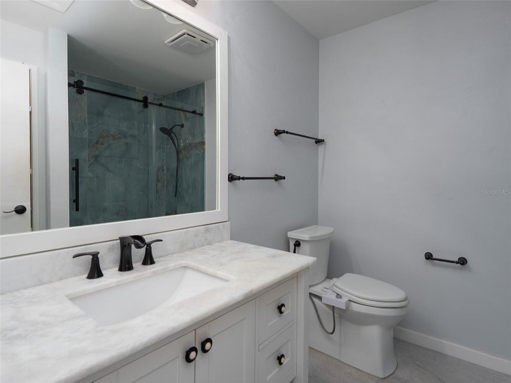 Image 20 of property listing at 5338 COLEWOOD PL, Sarasota, FL 34232