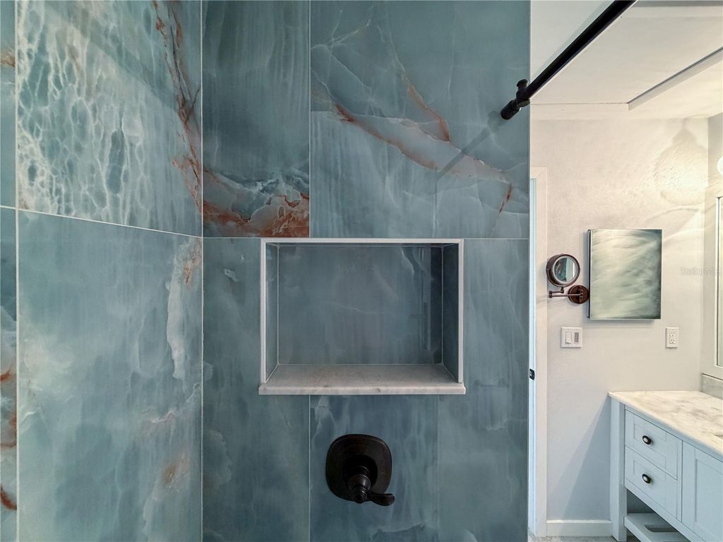 Image 23 of property listing at 5338 COLEWOOD PL, Sarasota, FL 34232