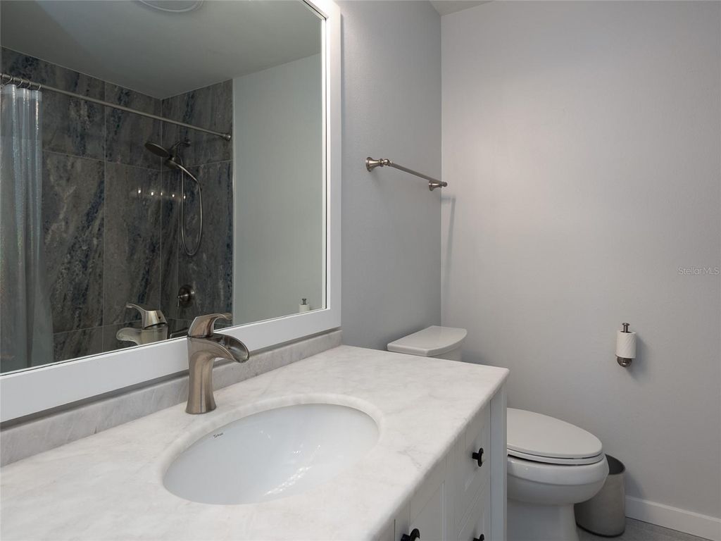 Image 30 of property listing at 5338 COLEWOOD PL, Sarasota, FL 34232