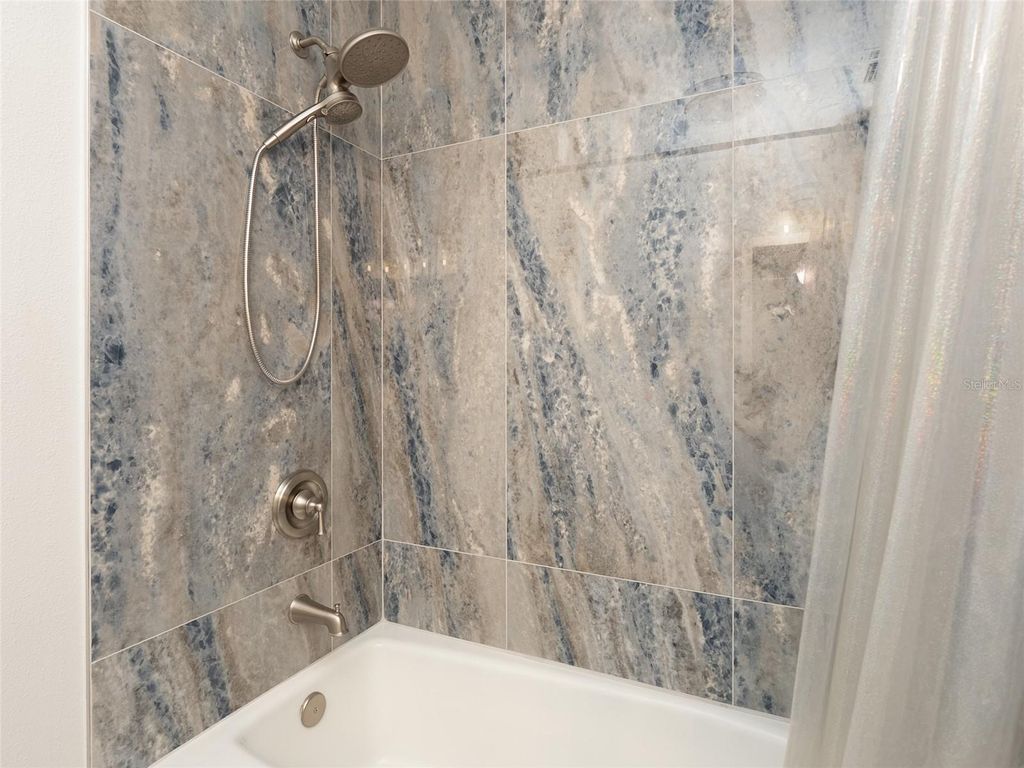 Image 32 of property listing at 5338 COLEWOOD PL, Sarasota, FL 34232