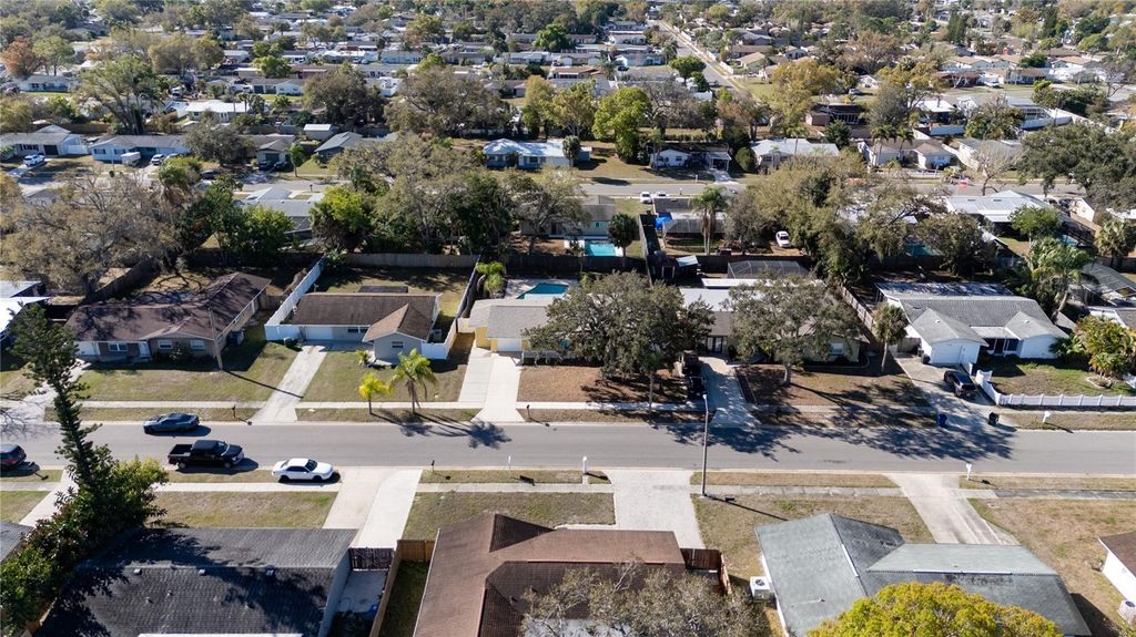 Image 49 of property listing at 5338 COLEWOOD PL, Sarasota, FL 34232