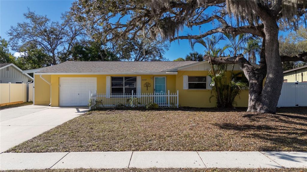 Image 52 of property listing at 5338 COLEWOOD PL, Sarasota, FL 34232