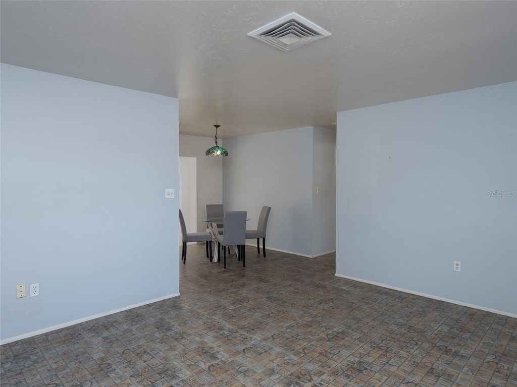 Image 7 of property listing at 5338 COLEWOOD PL, Sarasota, FL 34232