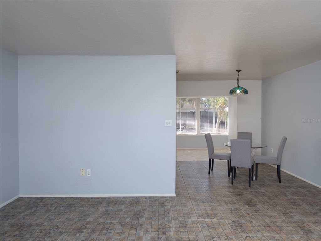 Image 9 of property listing at 5338 COLEWOOD PL, Sarasota, FL 34232