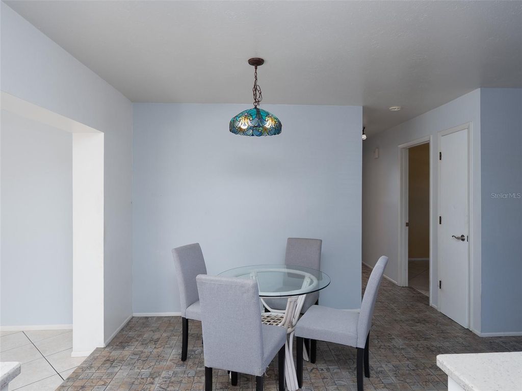 Image 10 of property listing at 5338 COLEWOOD PL, Sarasota, FL 34232