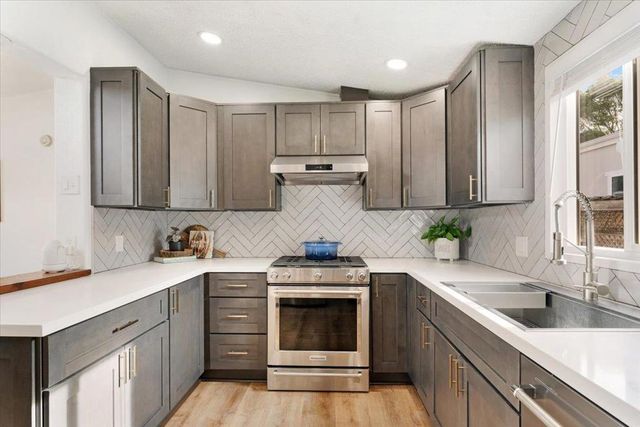 1099 38th Avenue, Santa Cruz, CA 95062