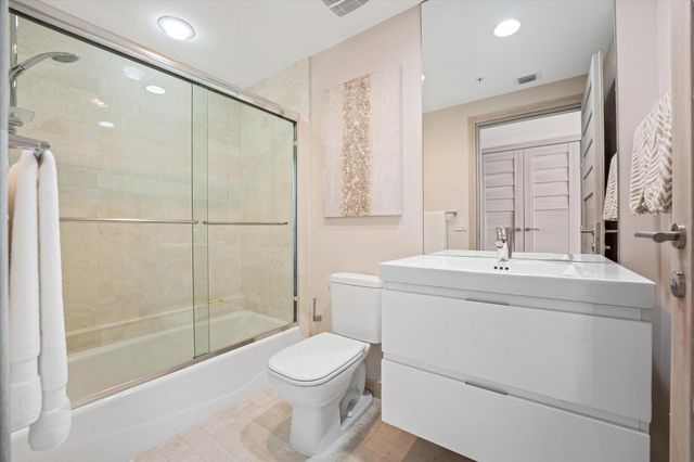 17301 Biscayne Boulevard 2009, North Miami Beach, FL 33160