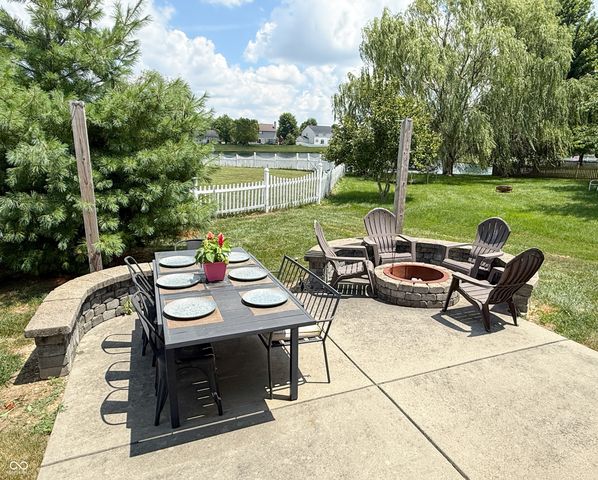 2225 Silver Rose Drive, Avon, IN 46123