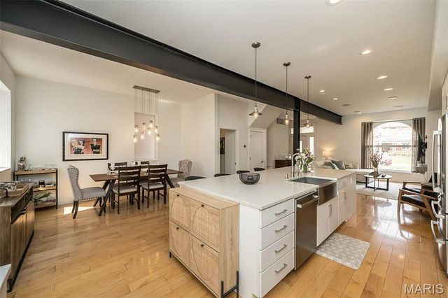 4424 Laclede Avenue, St Louis, MO 63108