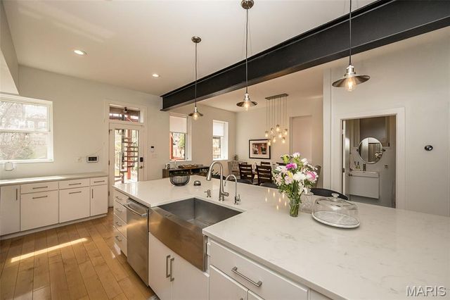 4424 Laclede Avenue, St Louis, MO 63108