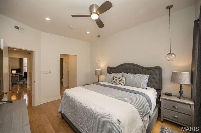 4424 Laclede Avenue, St Louis, MO 63108