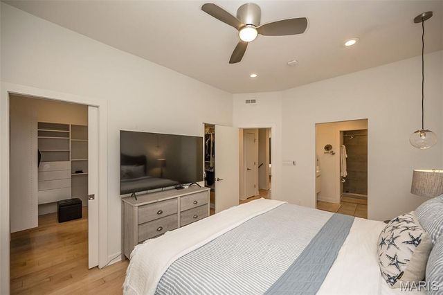 4424 Laclede Avenue, St Louis, MO 63108